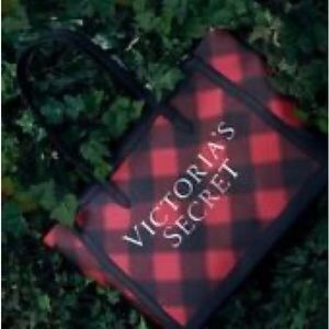 BRAND NEW!!! Victoria’s Secret Plaid Holiday Tote Bag!